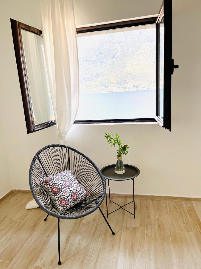 Chic Sea Front Apartment With Breathtaking Kotor Bay View Donji Stoliv Exteriör bild