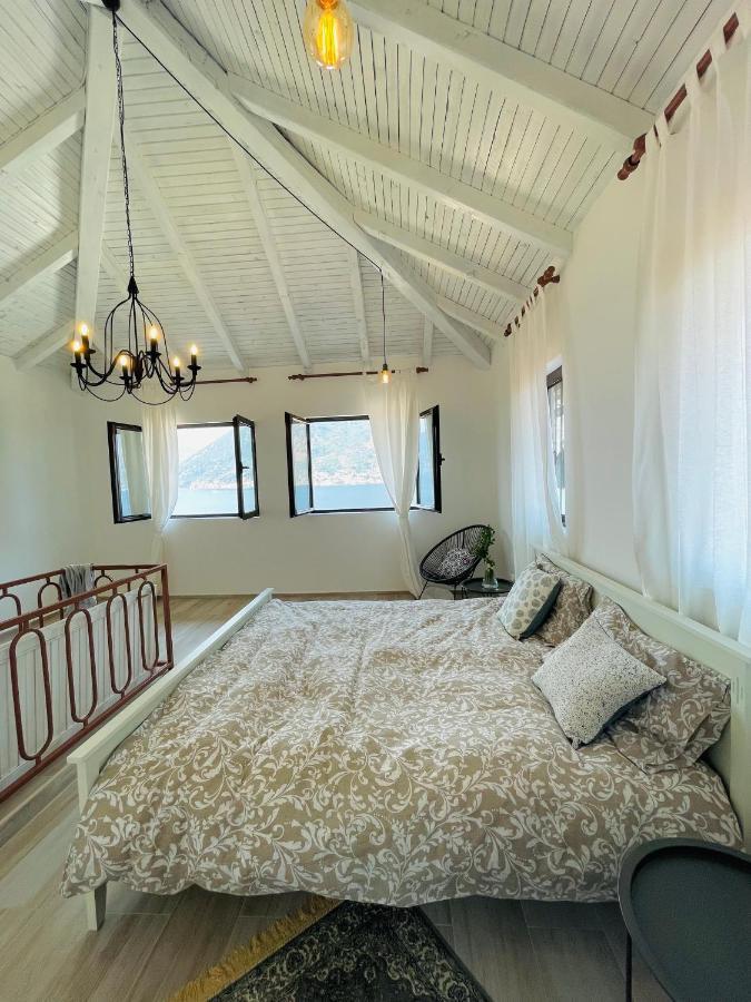 Chic Sea Front Apartment With Breathtaking Kotor Bay View Donji Stoliv Exteriör bild